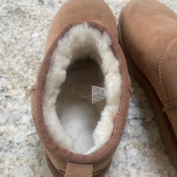 UGG Classic Ultra Mini Size 7 - Picture 10 of 10